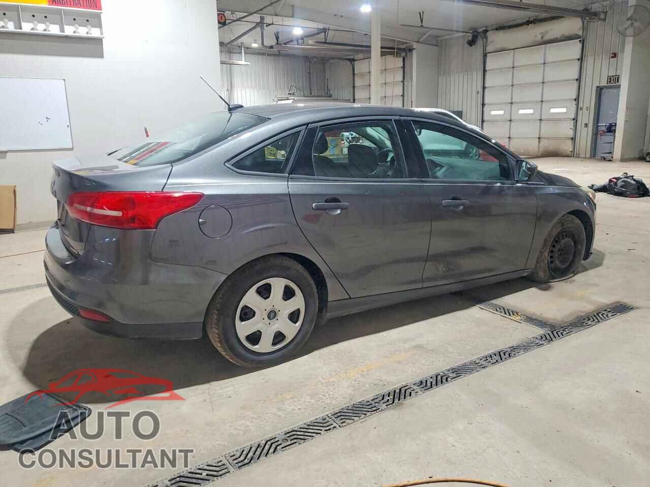 FORD FOCUS 2015 - 1FADP3E27FL272759