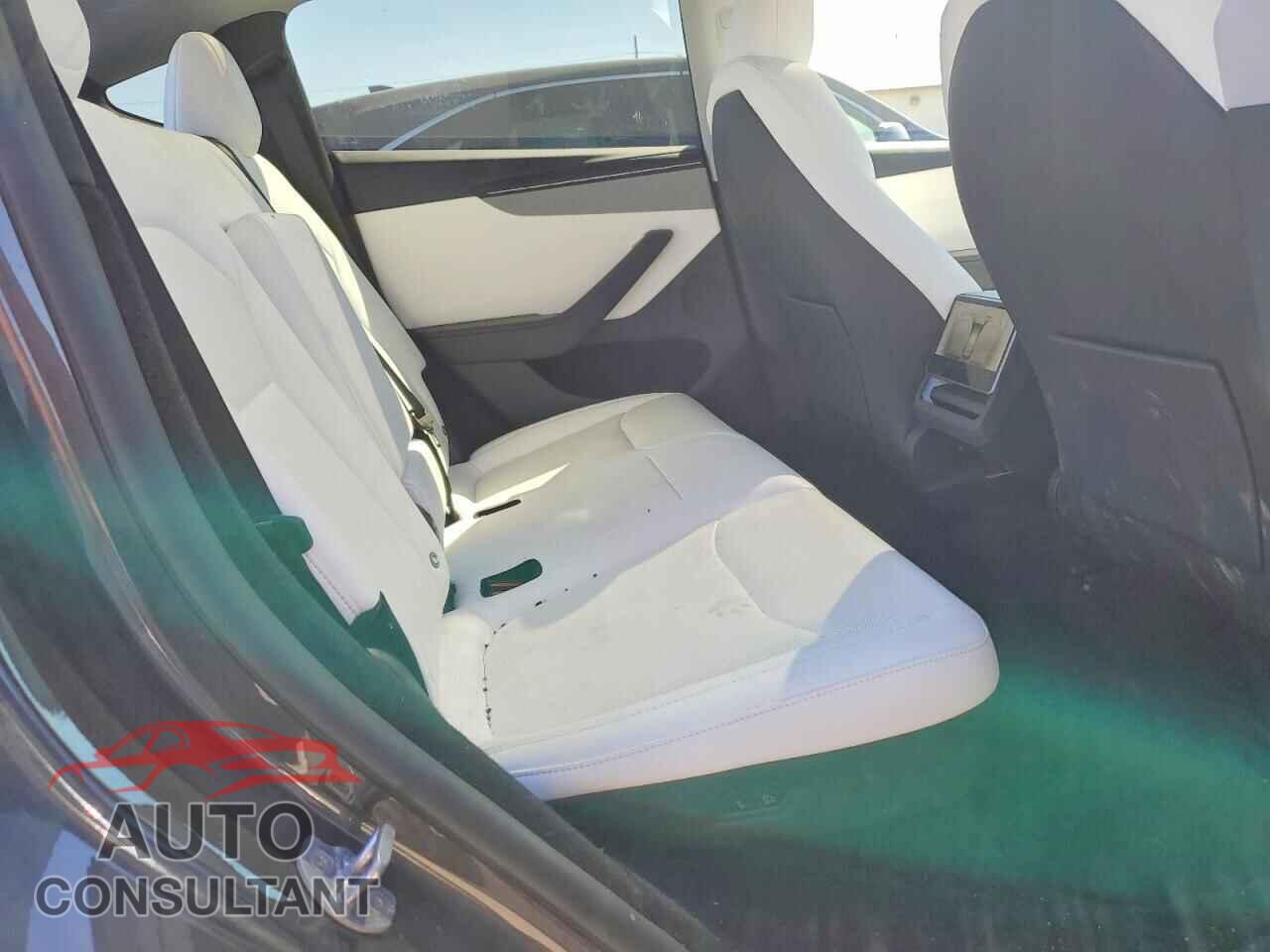 TESLA MODEL Y 2026 - 7SAYGDED2TA490545