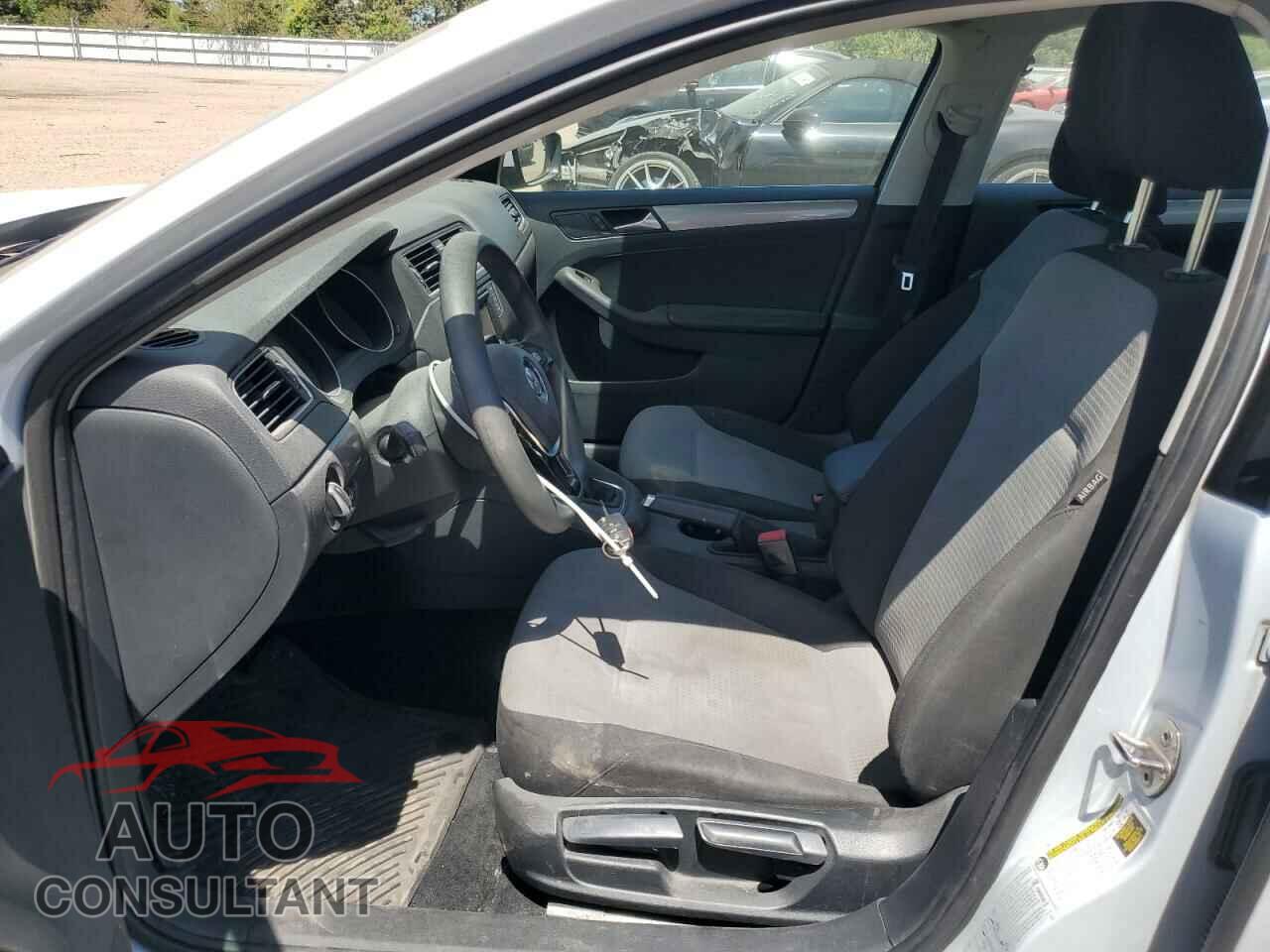 VOLKSWAGEN JETTA 2017 - 3VW2B7AJ4HM337439