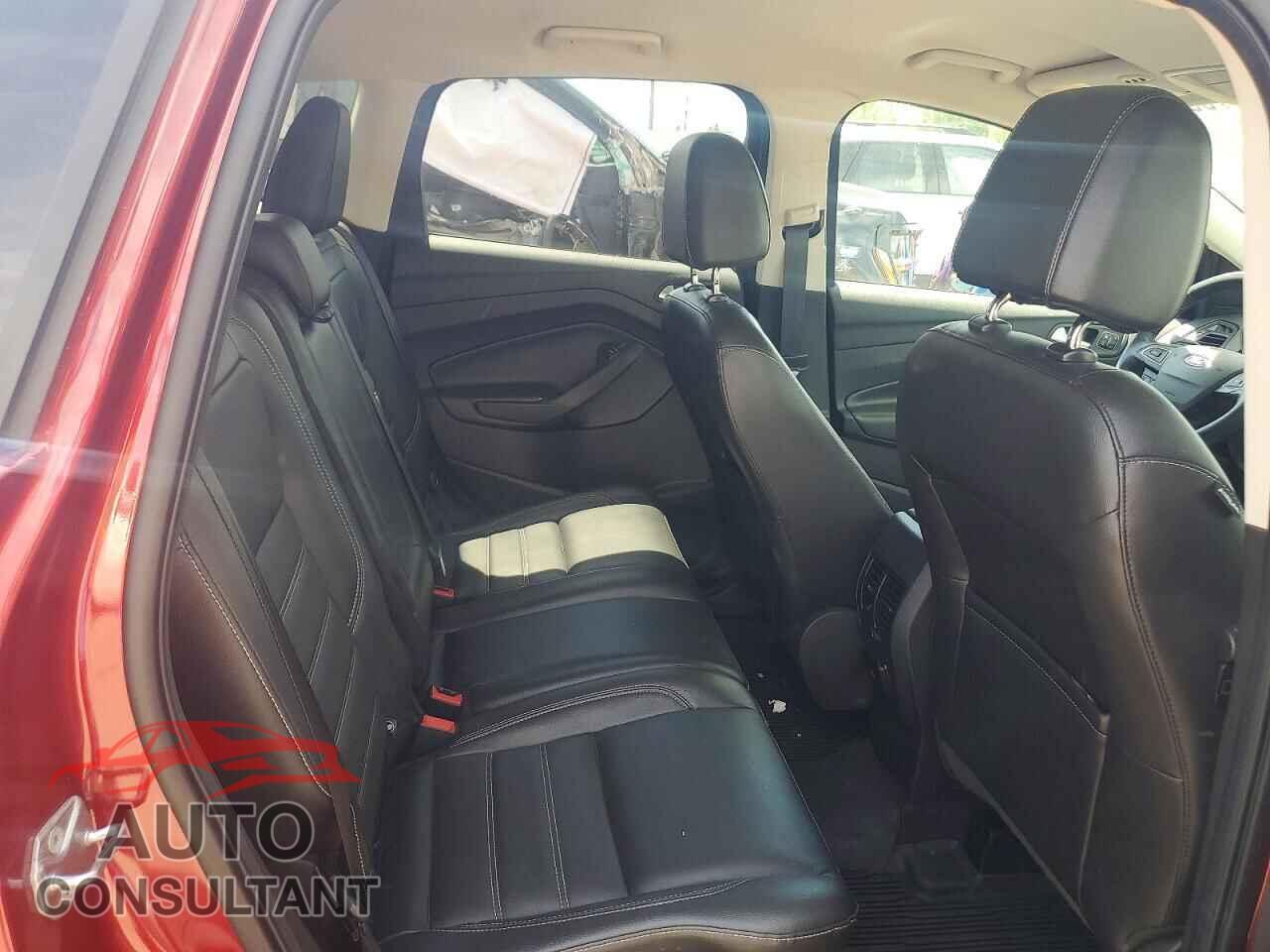 FORD ESCAPE 2017 - 1FMCU0JD7HUC62097