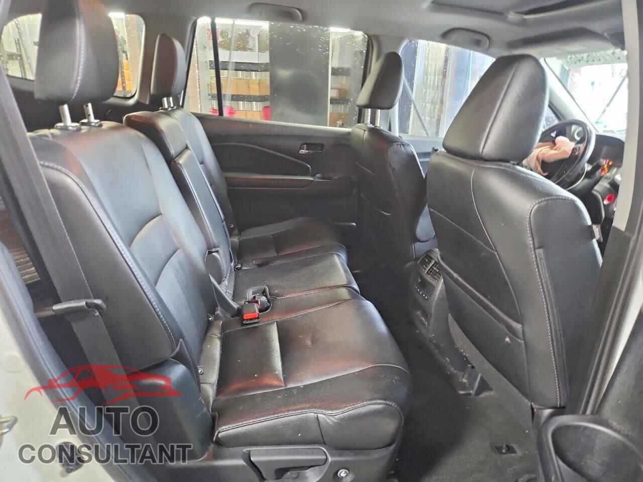 HONDA PILOT 2017 - 5FNYF6H57HB032302