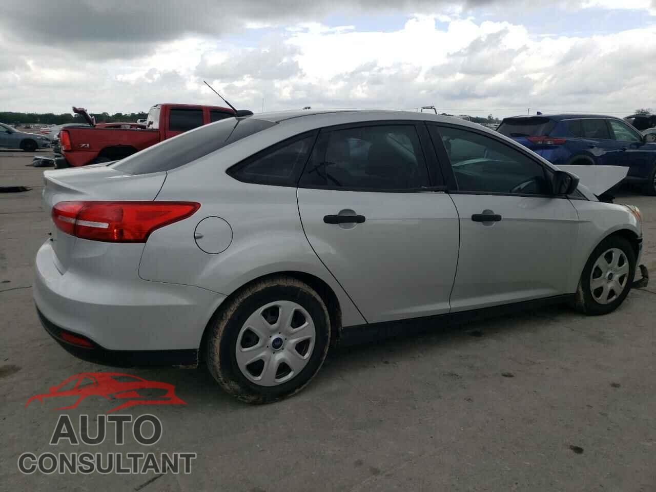 FORD FOCUS 2015 - 1FADP3E20FL333014