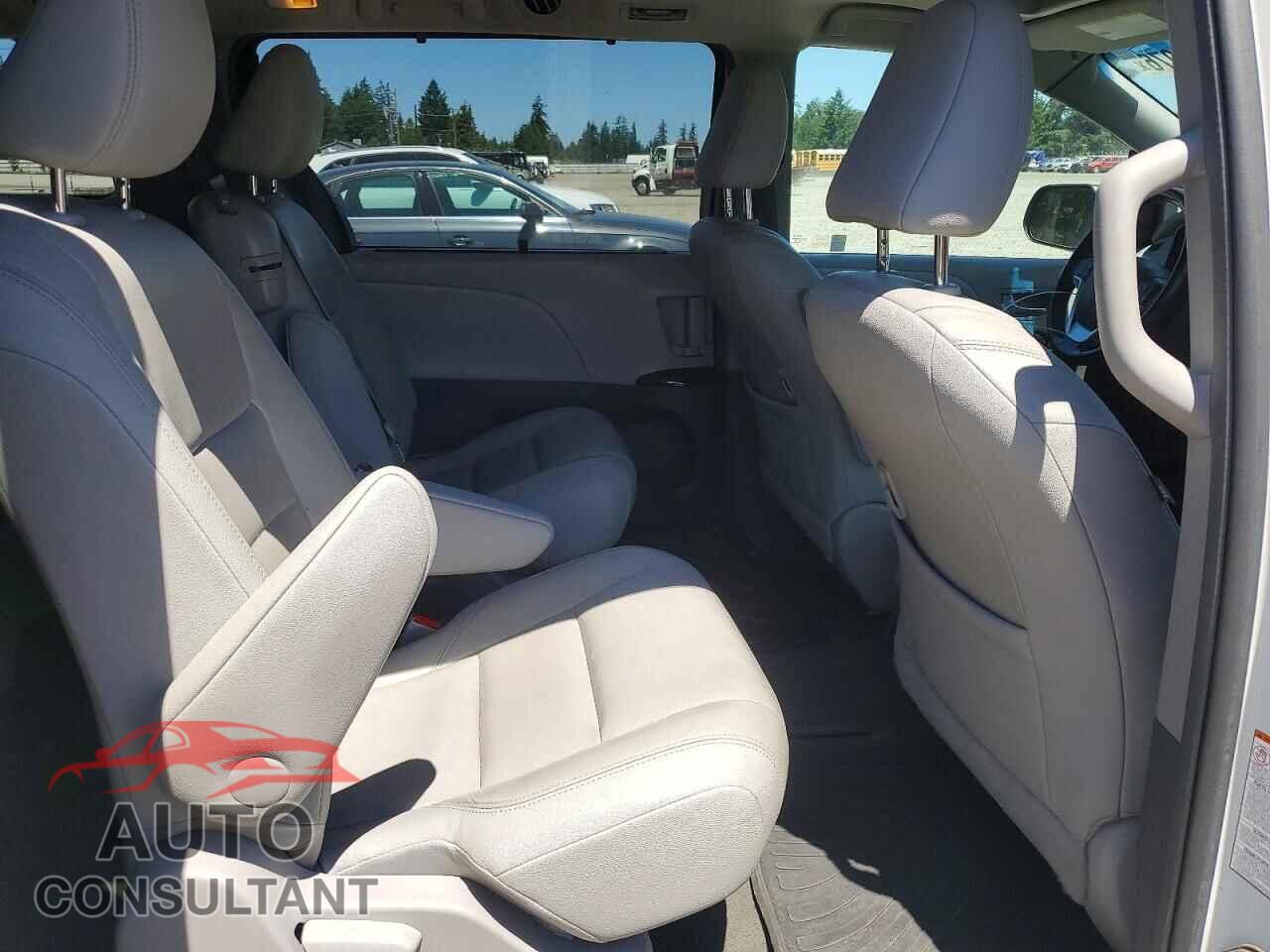 TOYOTA SIENNA 2017 - 5TDYZ3DC2HS794197