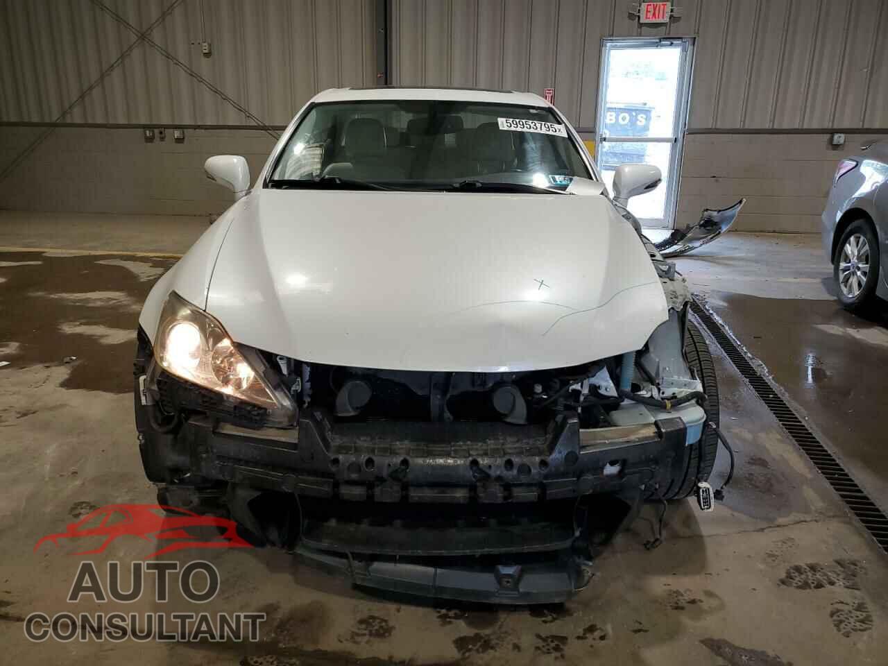 LEXUS IS 2011 - JTHCF5C26B5049150