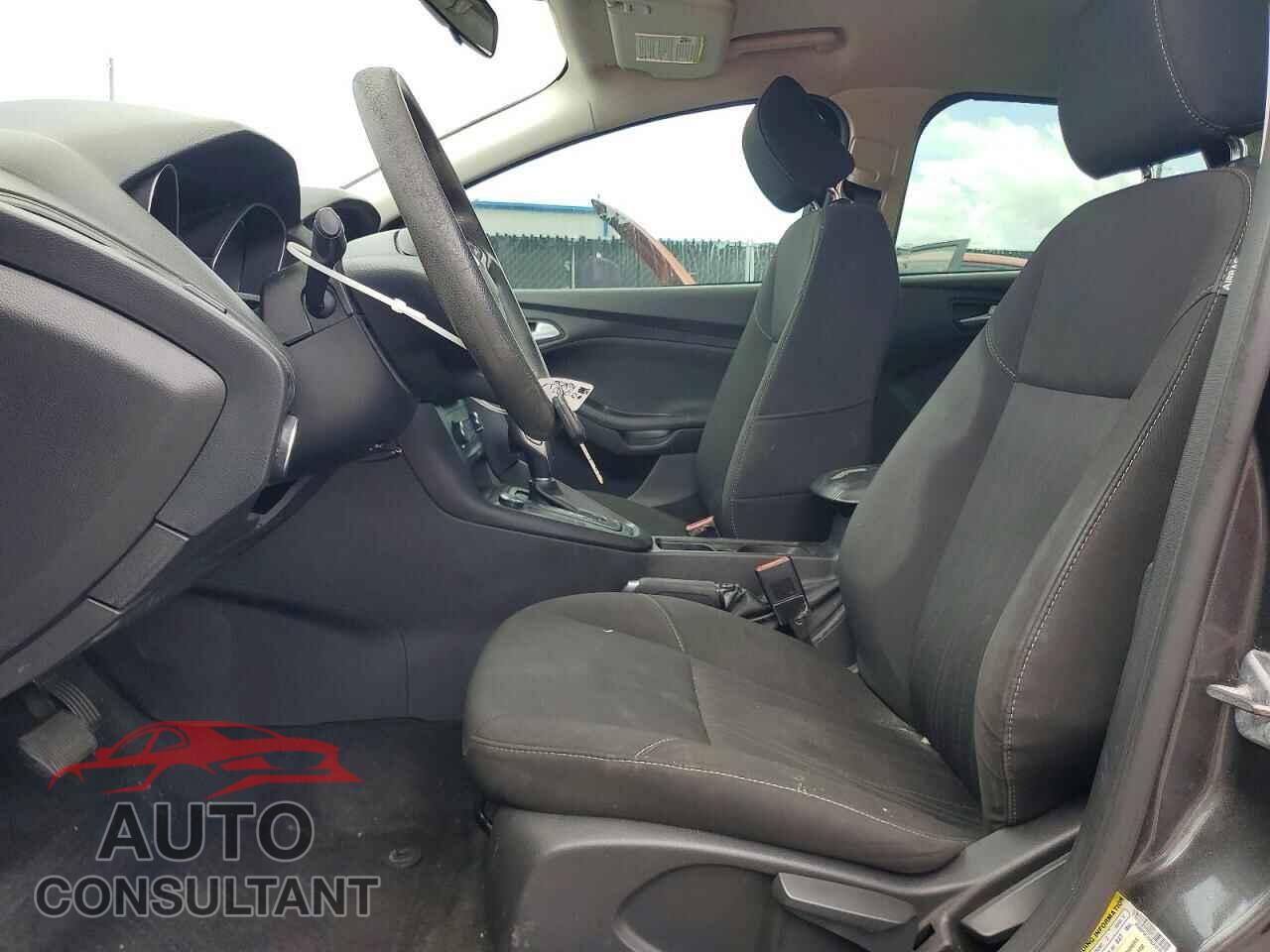 FORD FOCUS 2017 - 1FADP3F28HL241358