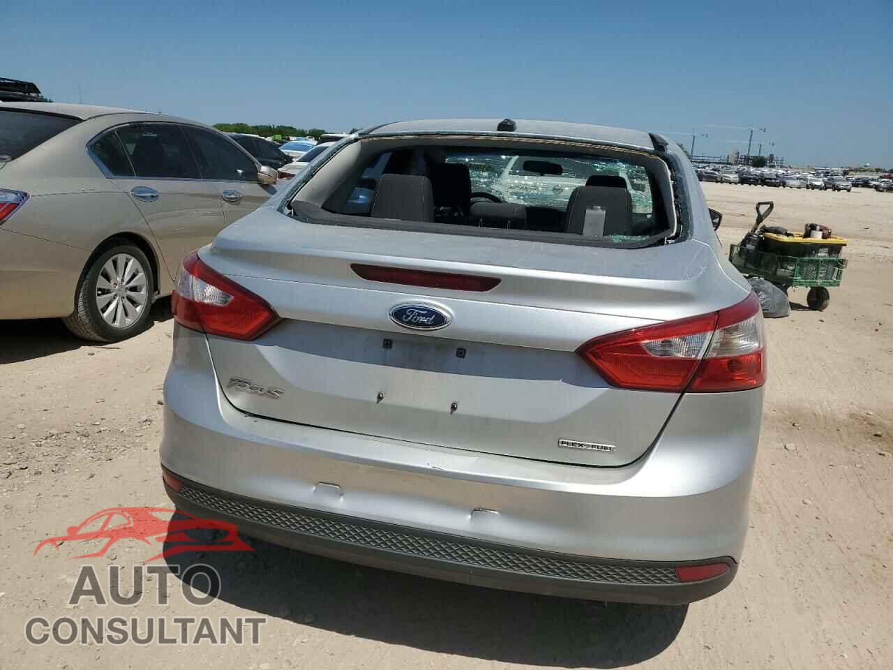 FORD FOCUS 2013 - 1FADP3E24DL351738