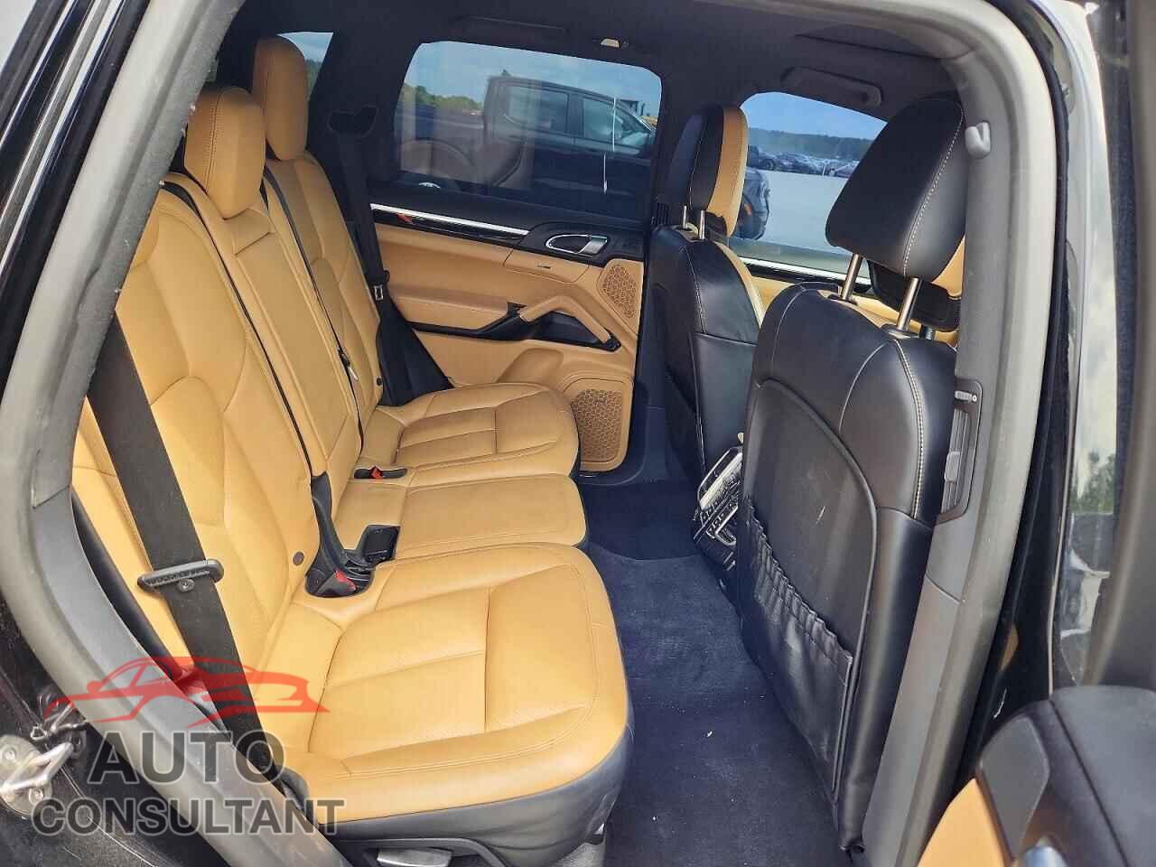 PORSCHE CAYENNE 2018 - WP1AA2A26JKA01395