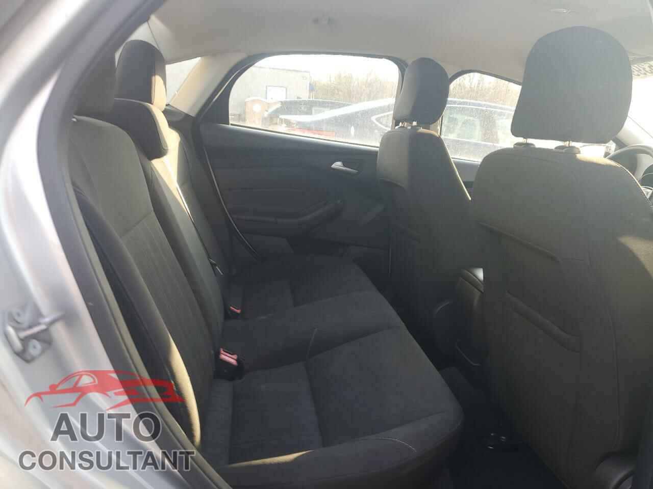 FORD FOCUS 2015 - 1FADP3F27FL235077