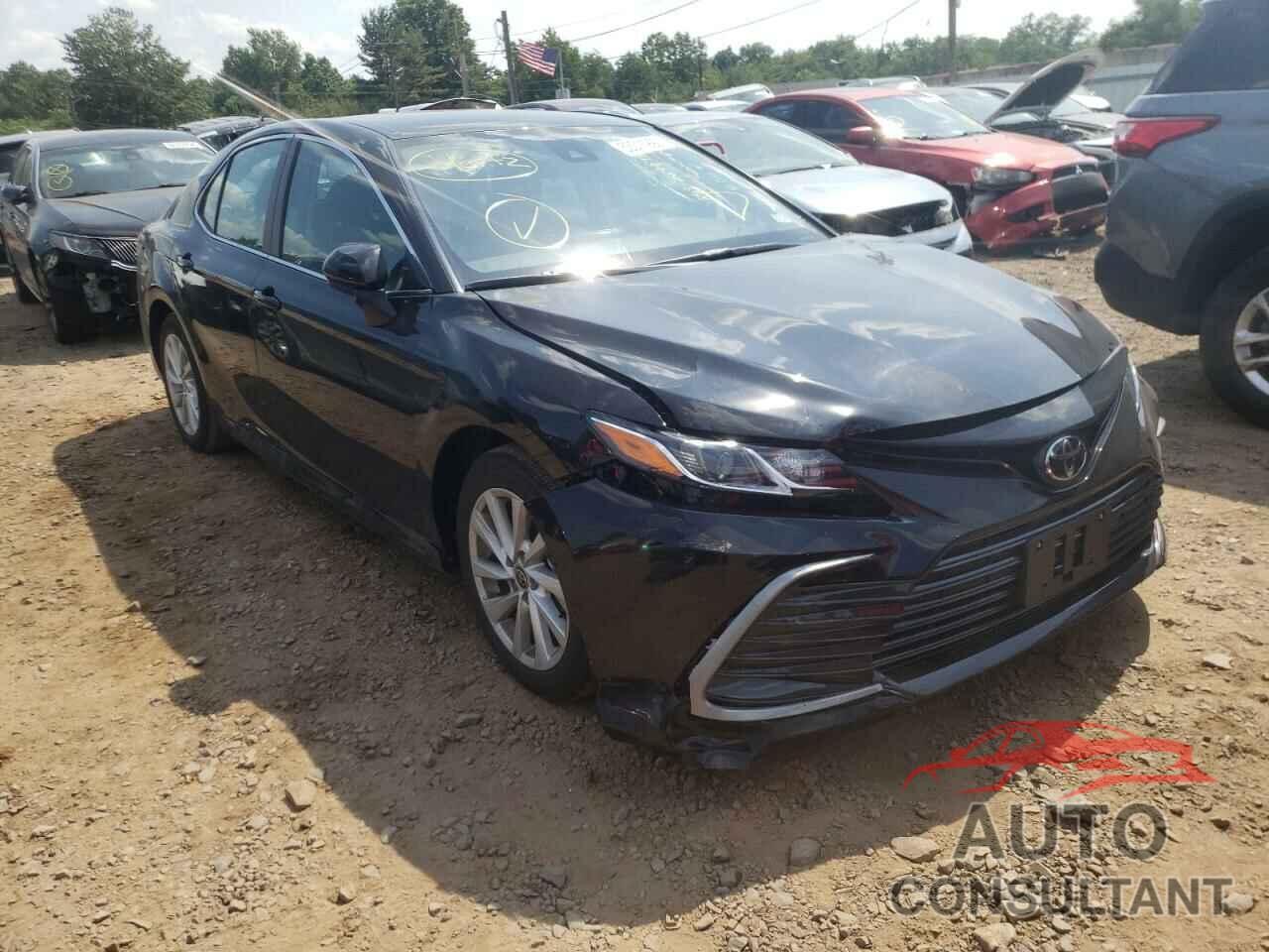 TOYOTA CAMRY 2022 - 4T1C11AK9NU698264