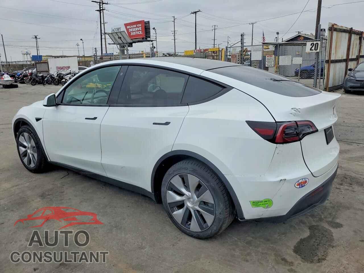 TESLA MODEL Y 2023 - 7SAYGAEEXPF742736