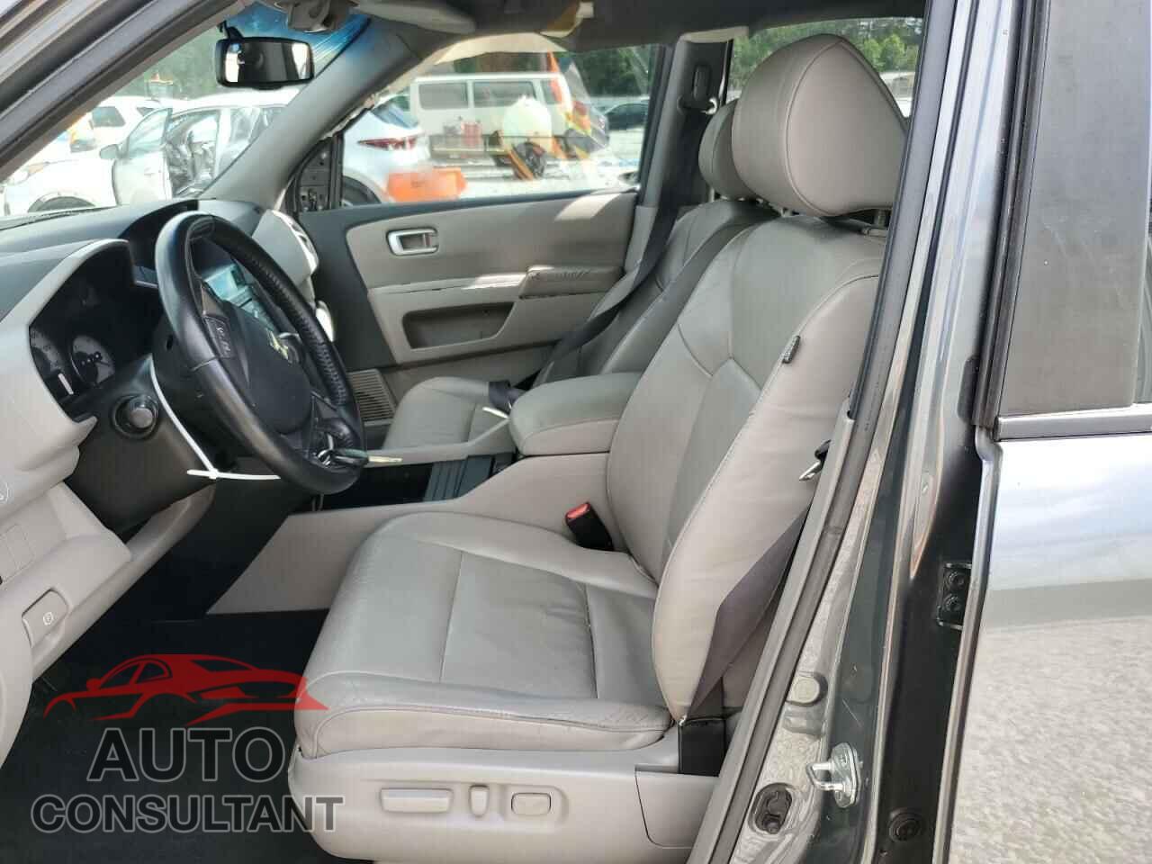 HONDA PILOT 2011 - 5FNYF4H73BB003943
