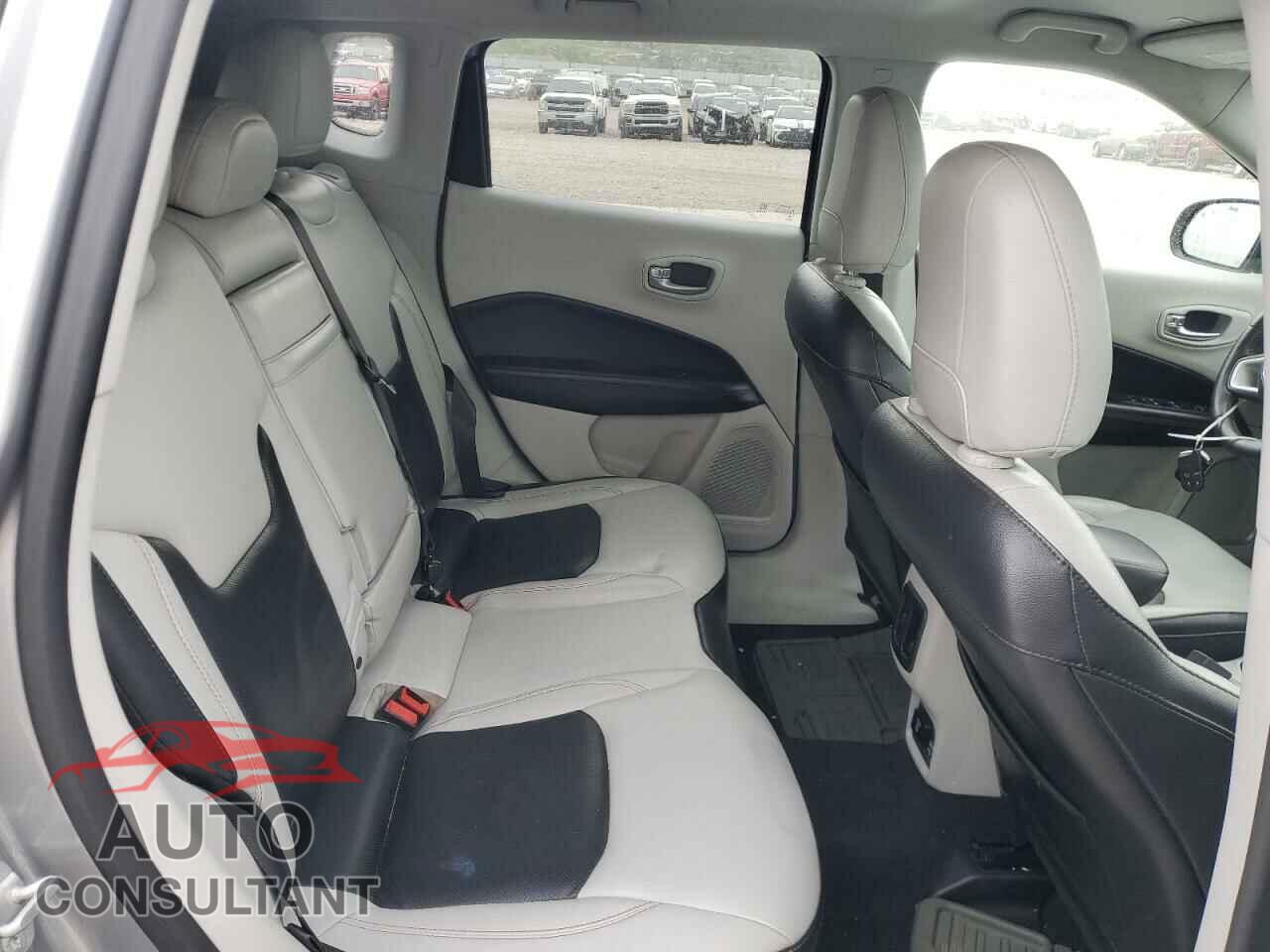 JEEP COMPASS 2018 - 3C4NJCCB8JT357951