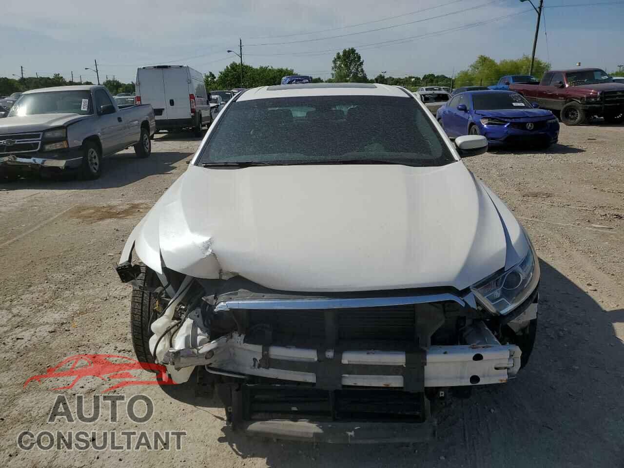 FORD TAURUS 2017 - 1FAHP2E86HG110505