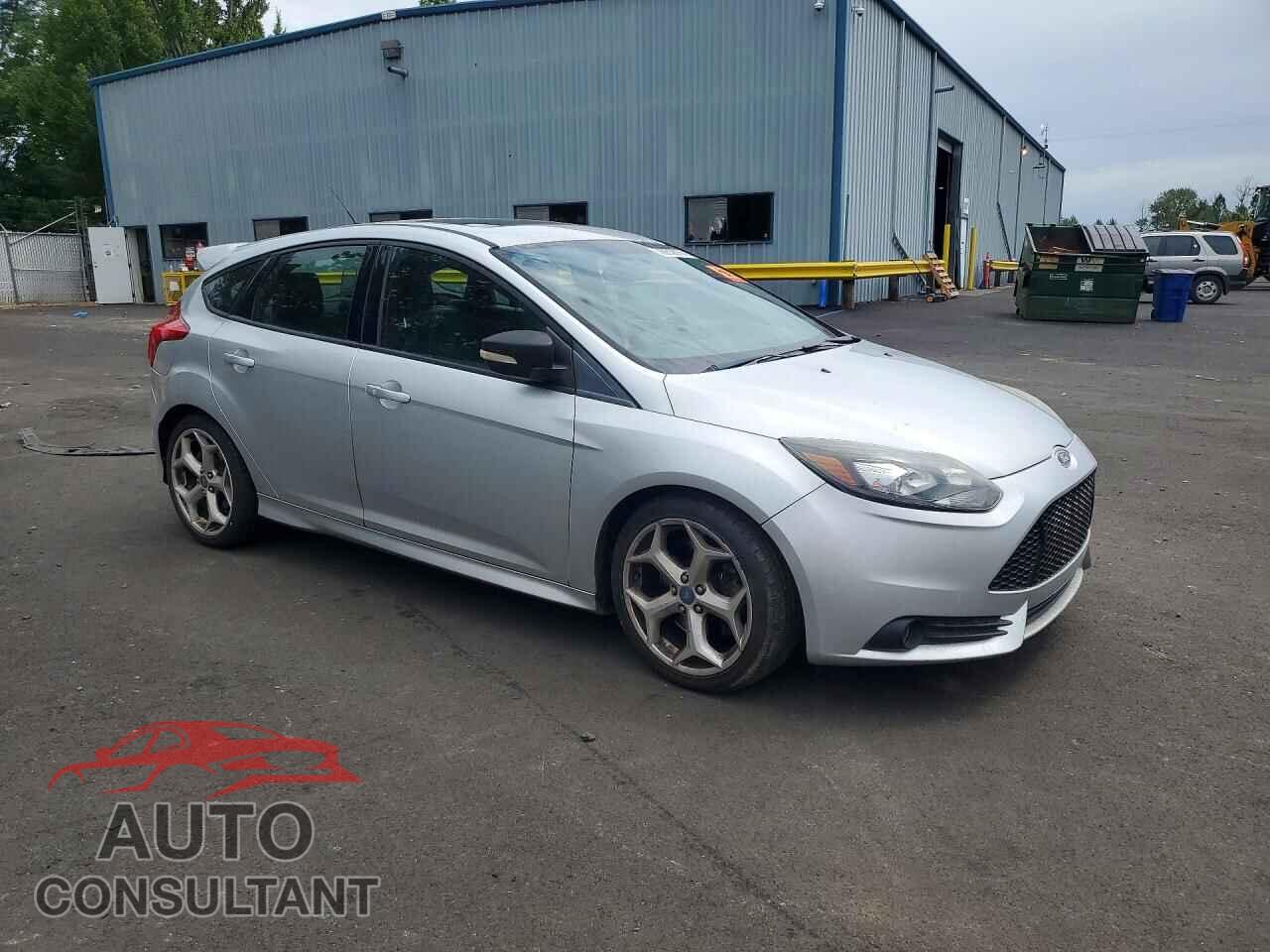 FORD FOCUS 2013 - 1FADP3L95DL235643