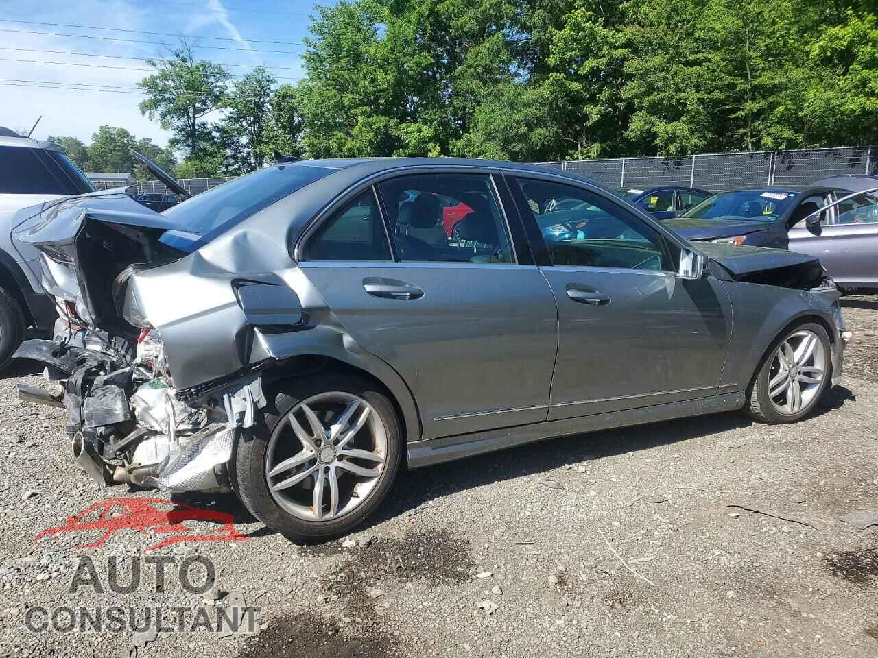 MERCEDES-BENZ C-CLASS 2012 - WDDGF8BB7CR204164