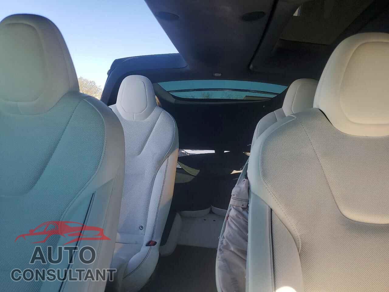 TESLA MODEL X 2023 - 7SAXCBE65PF423492