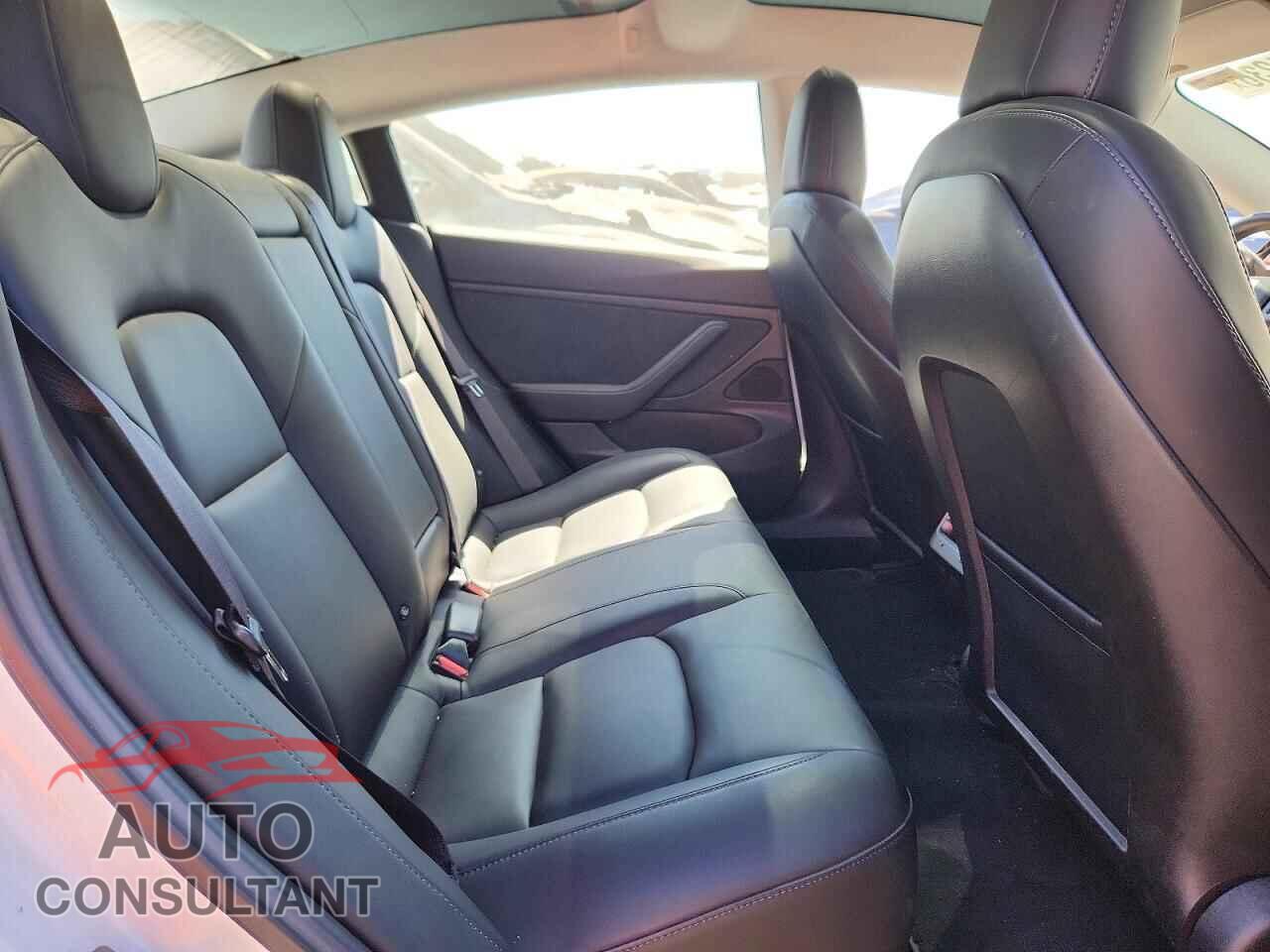 TESLA MODEL 3 2018 - 5YJ3E1EA7JF049172