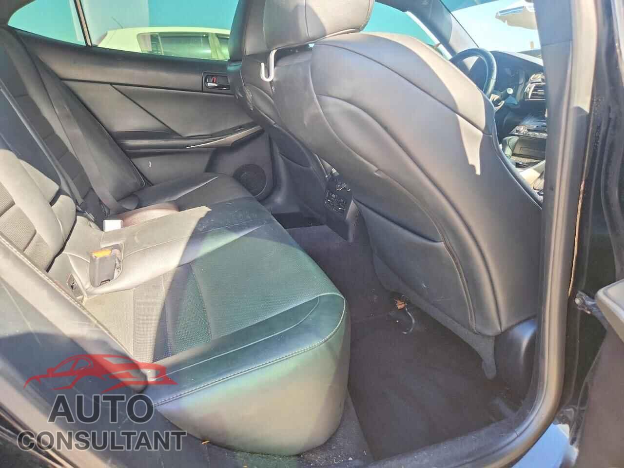 LEXUS IS 2014 - JTHBE1D28E5013082