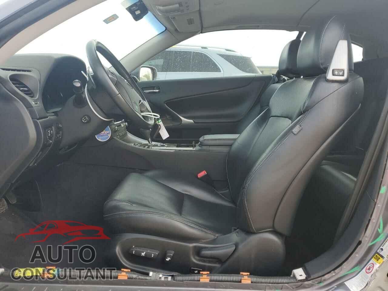 LEXUS IS 2012 - JTHFE2C23C2508829
