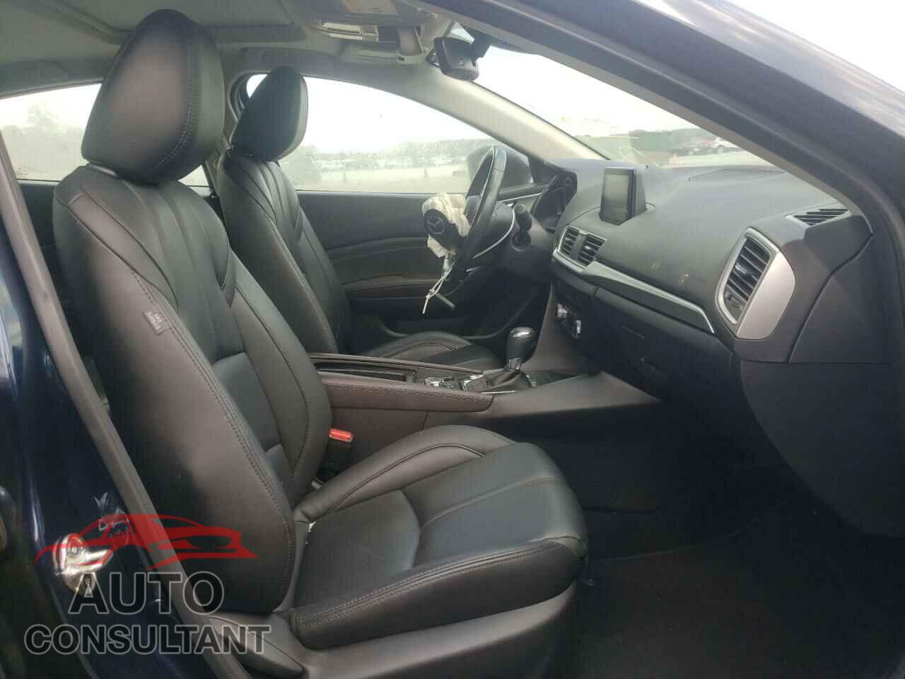 MAZDA 3 2018 - 3MZBN1V38JM211901