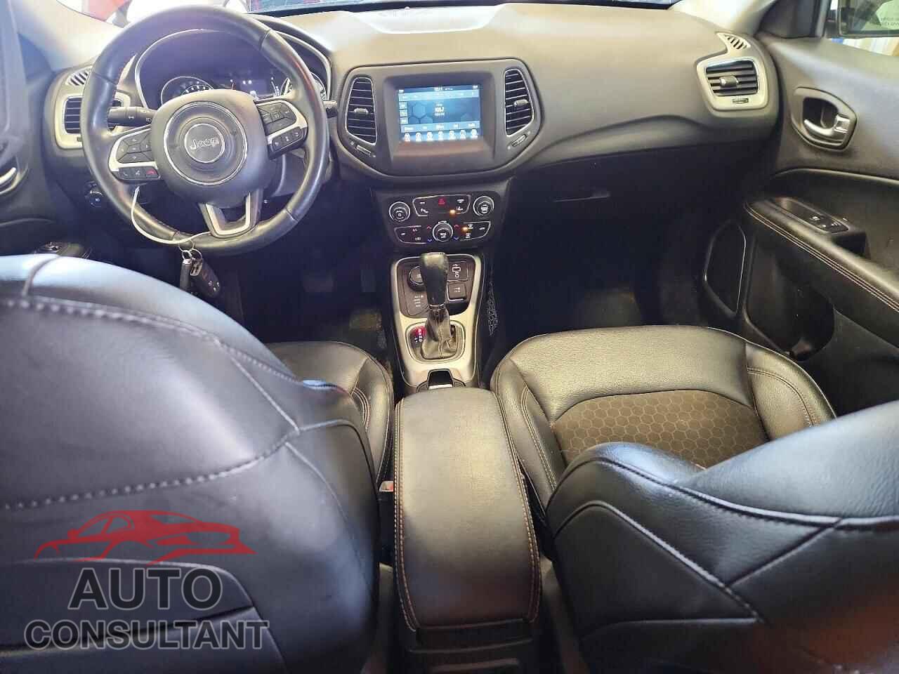 JEEP COMPASS 2020 - 3C4NJDBB0LT258339