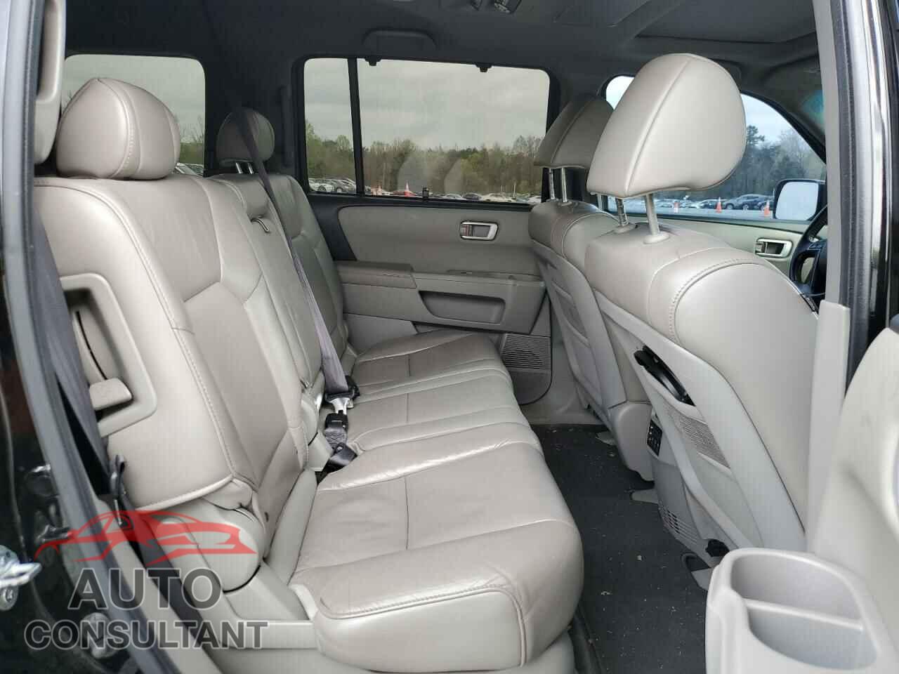HONDA PILOT 2011 - 5FNYF3H9XBB047384