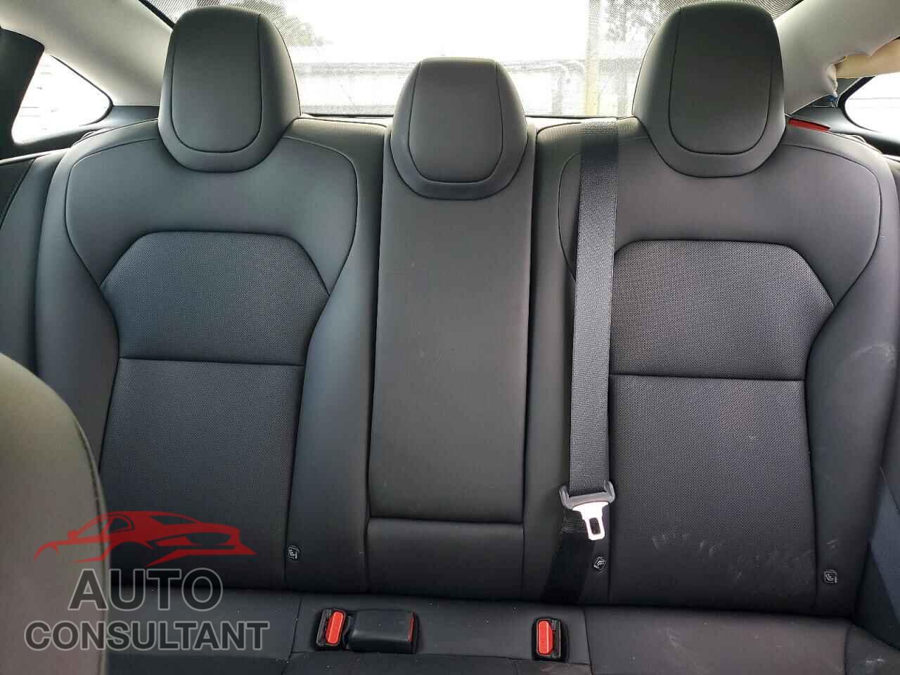 TESLA MODEL 3 2024 - 5YJ3E1EA5RF749672