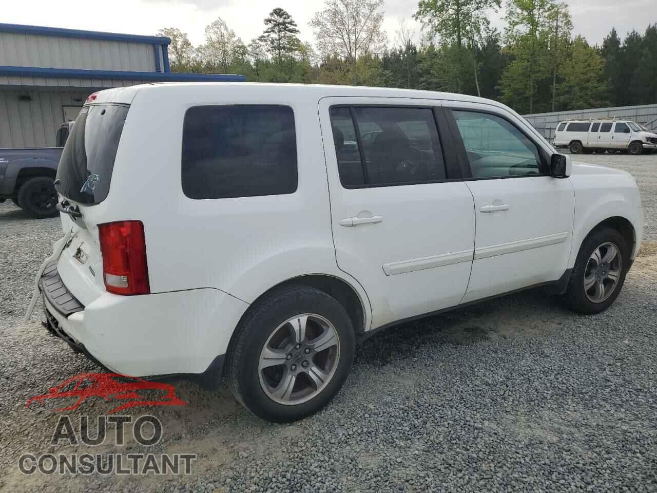 HONDA PILOT 2015 - 5FNYF3H32FB024537