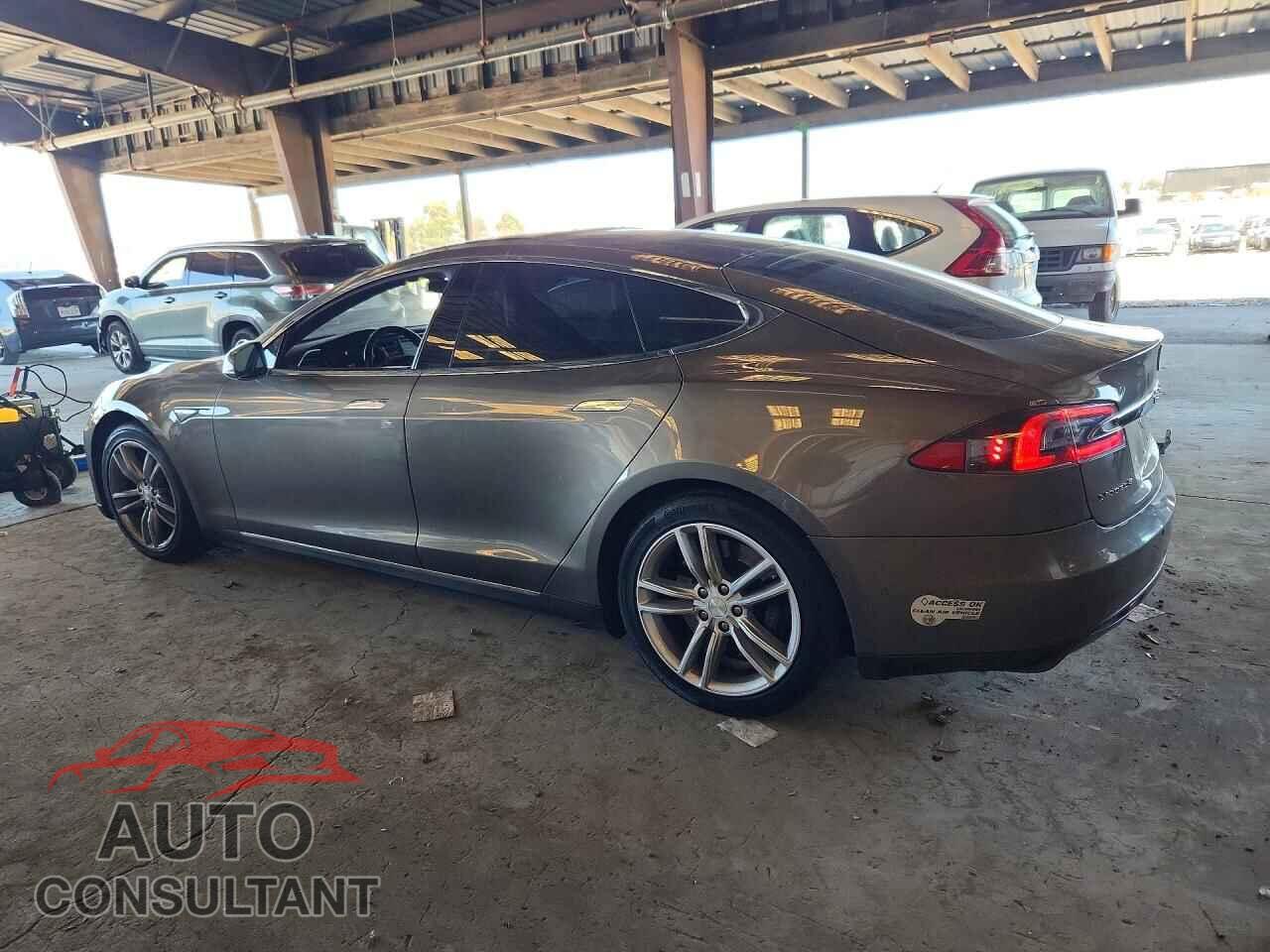 TESLA MODEL S 2015 - 5YJSA1E19FF106387