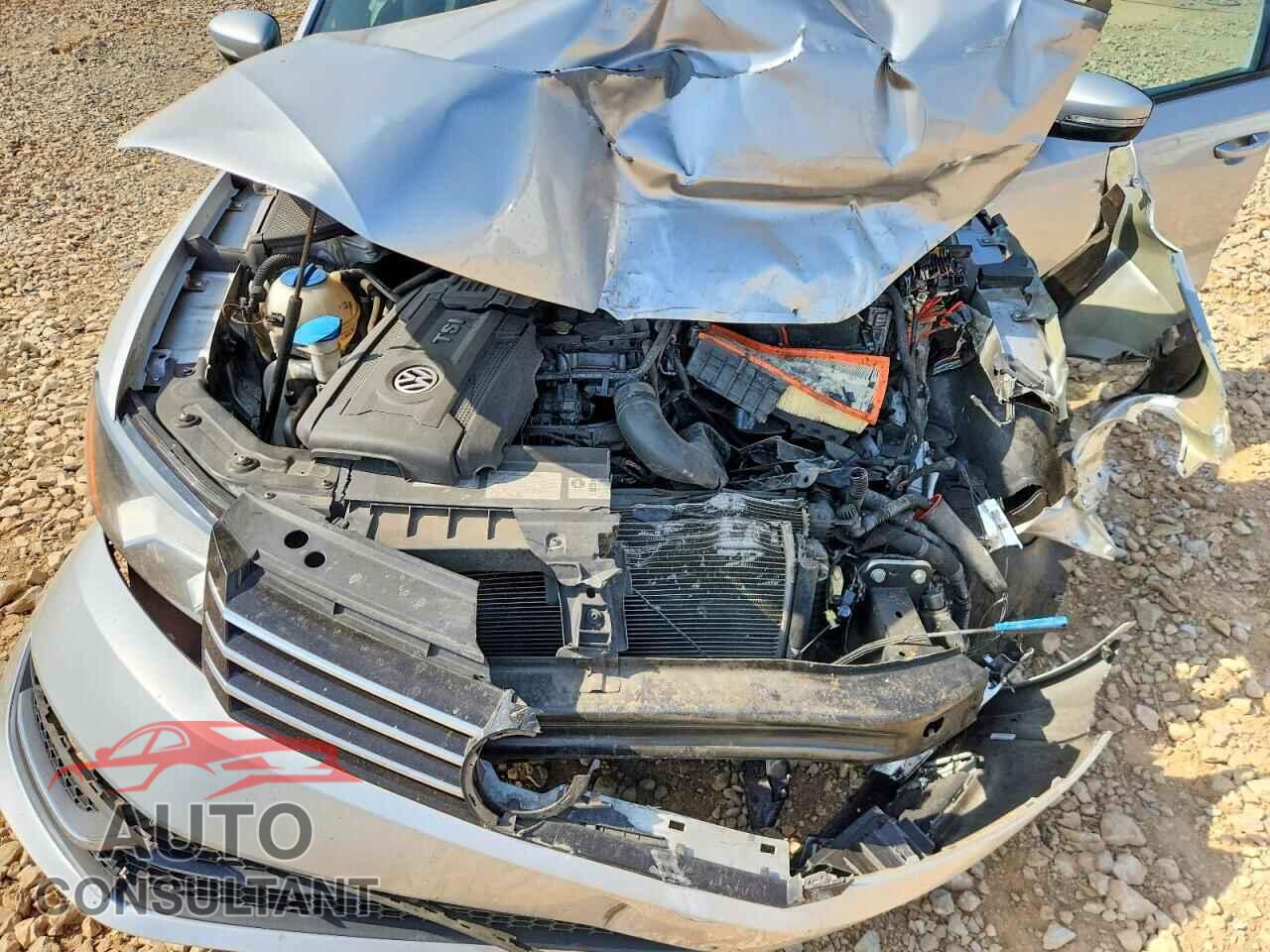 VOLKSWAGEN PASSAT 2015 - 1VWAT7A34FC017191