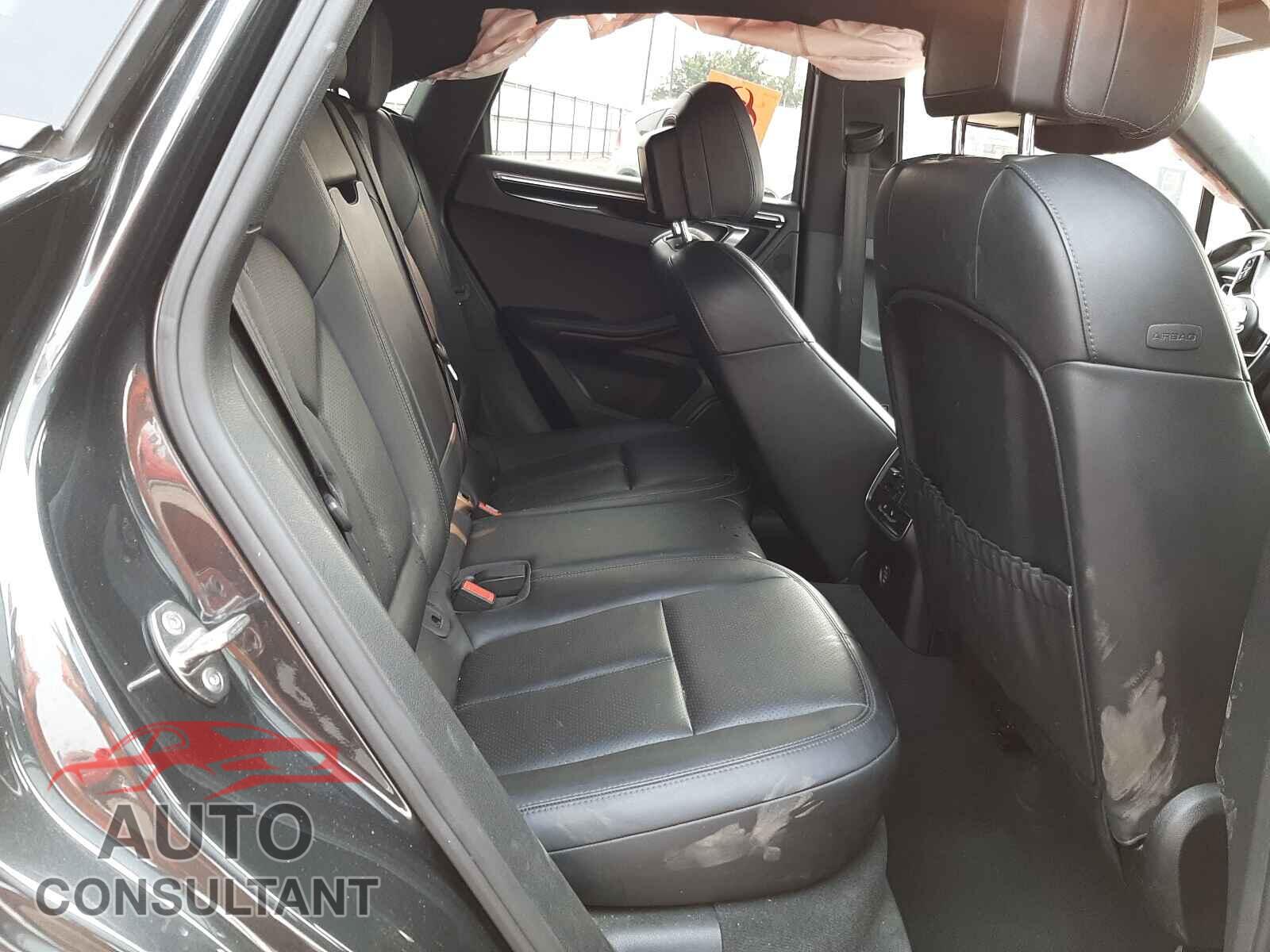 PORSCHE MACAN 2017 - WP1AA2A5XHLB01644