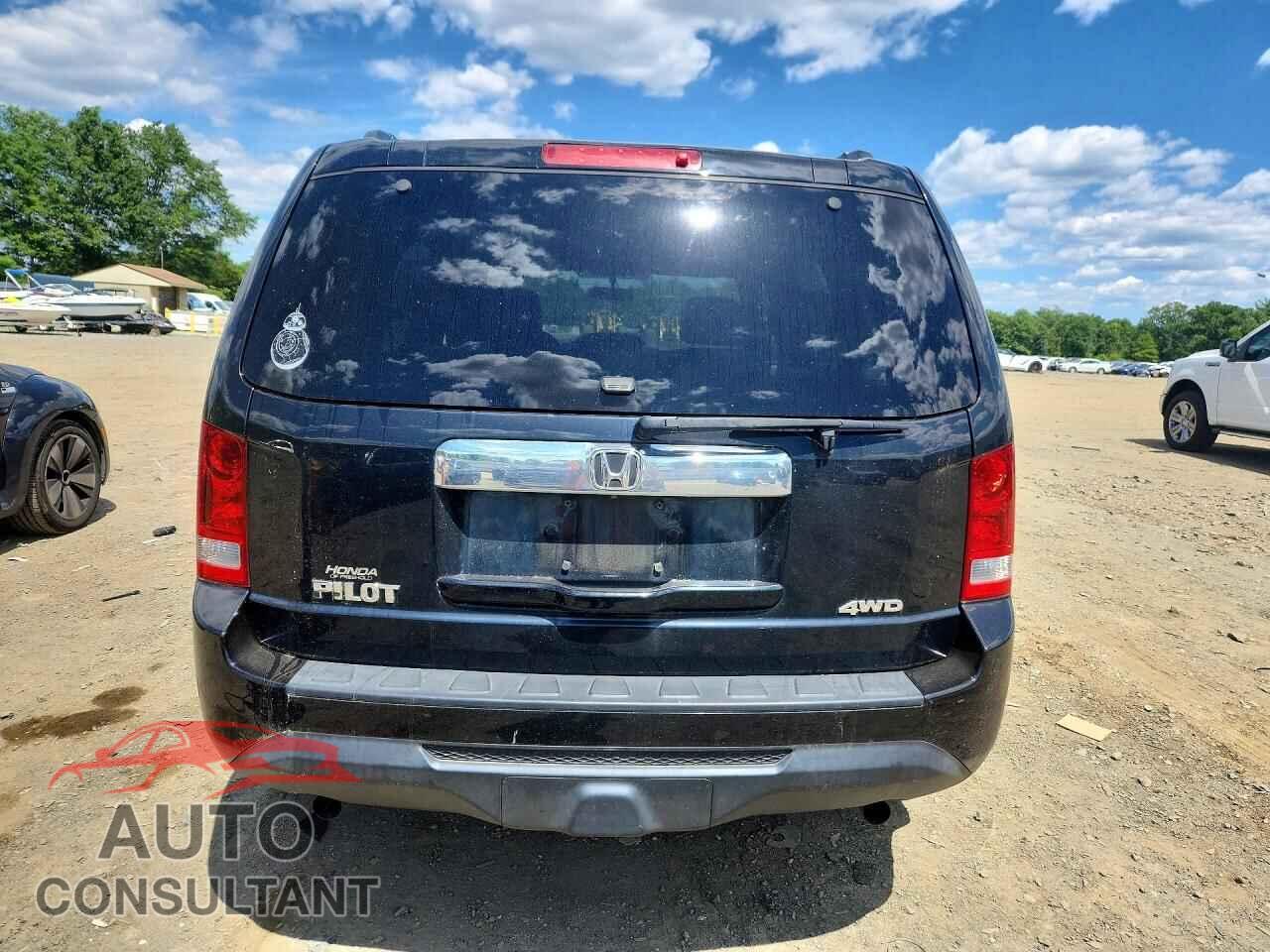 HONDA PILOT 2015 - 5FNYF4H24FB008336