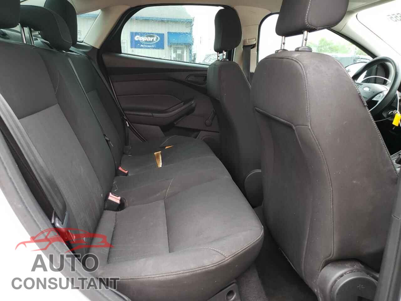 FORD FOCUS 2015 - 1FADP3E28FL304456
