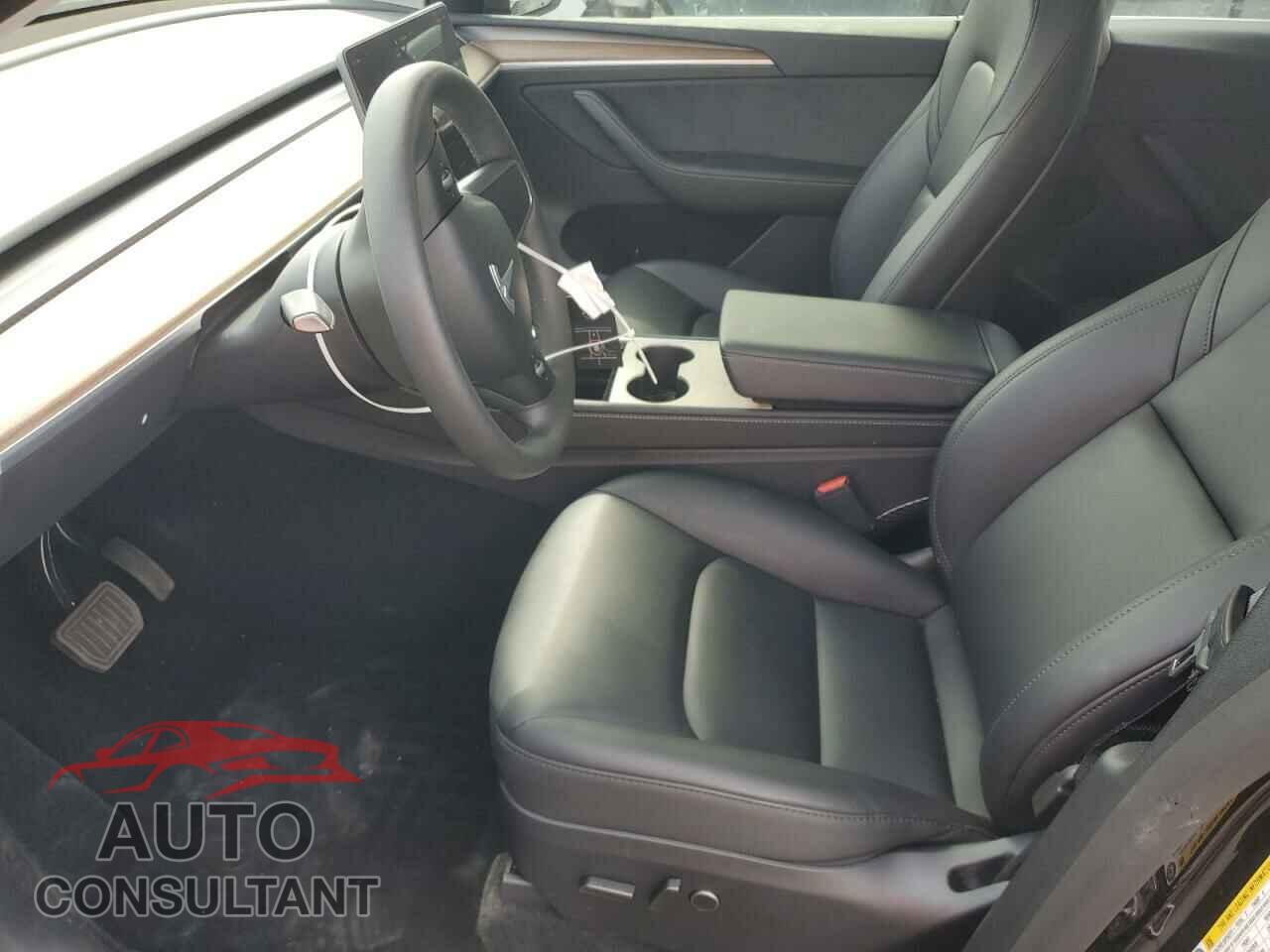 TESLA MODEL Y 2025 - 7SAYGAEE1SF217895