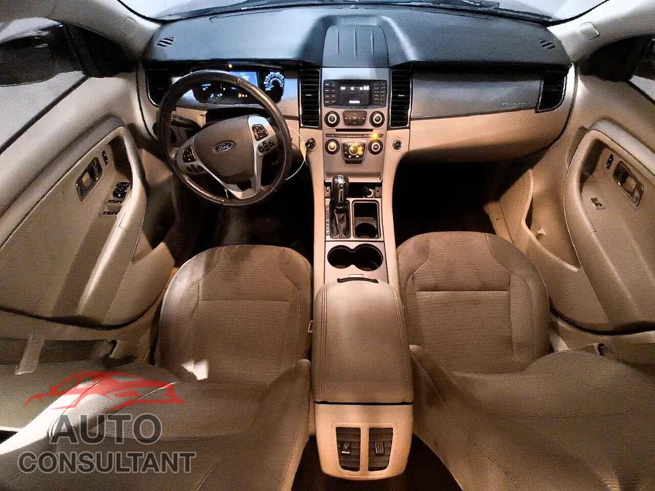 FORD TAURUS 2018 - 1FAHP2E80JG120162