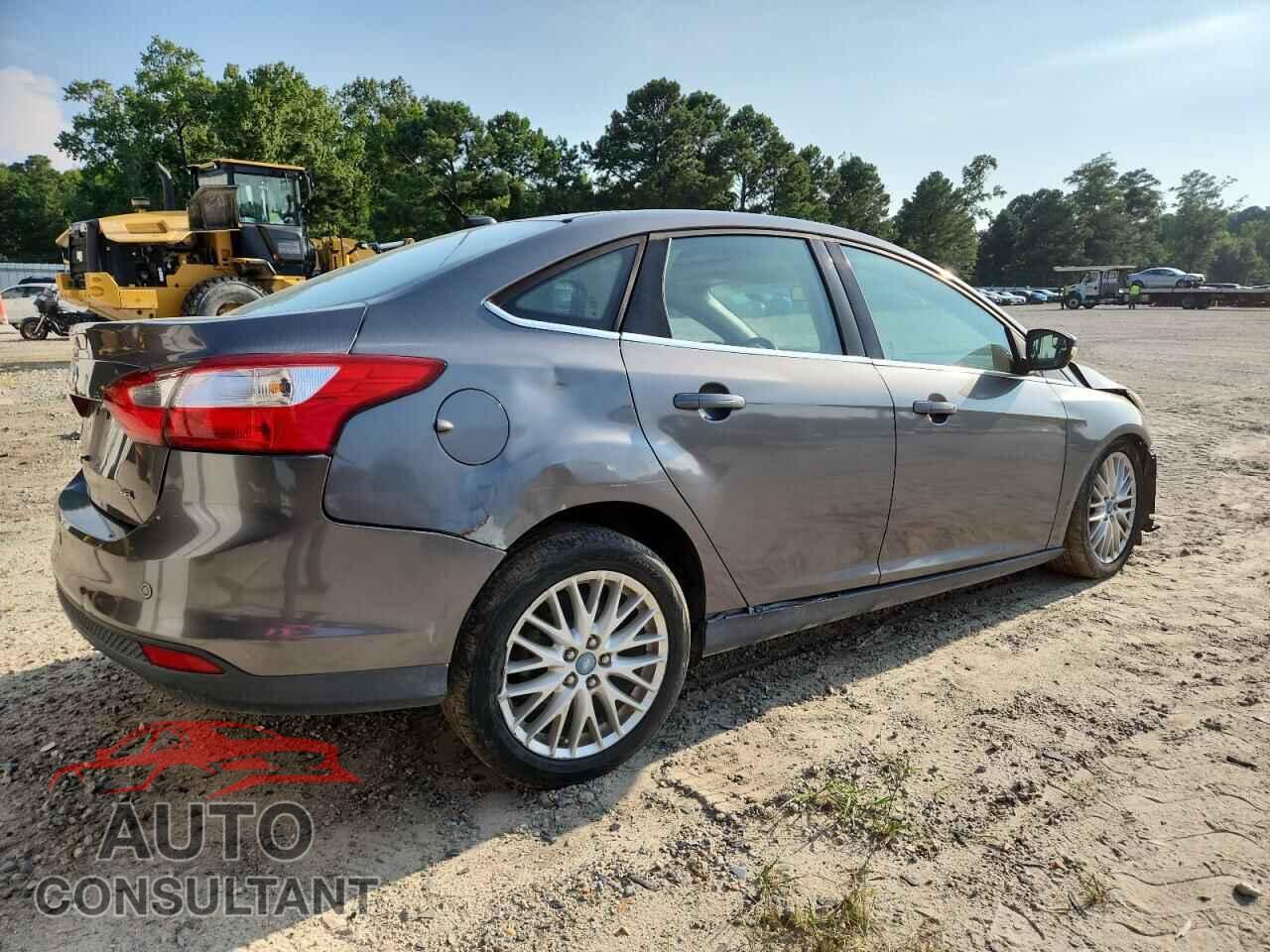 FORD FOCUS 2012 - 1FAHP3H28CL288218