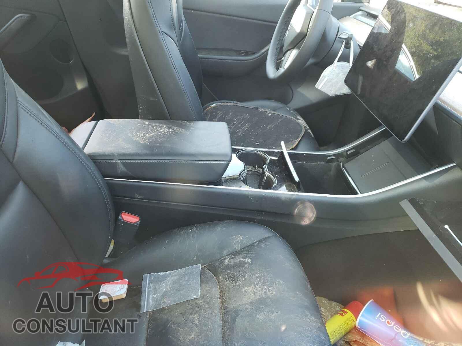 TESLA MODEL Y 2021 - 5YJYGDED3MF105575