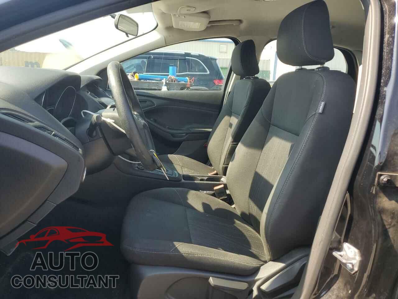 FORD FOCUS 2018 - 1FADP3E23JL201857