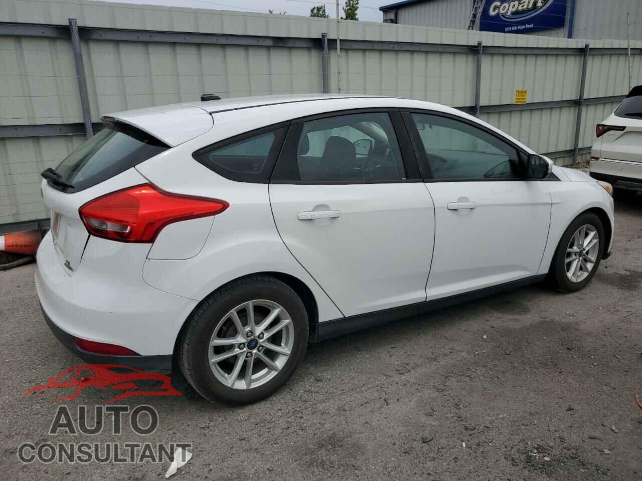 FORD FOCUS 2015 - 1FADP3K23FL233137