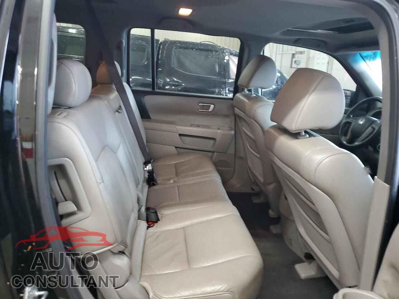 HONDA PILOT 2011 - 5FNYF4H51BB022246