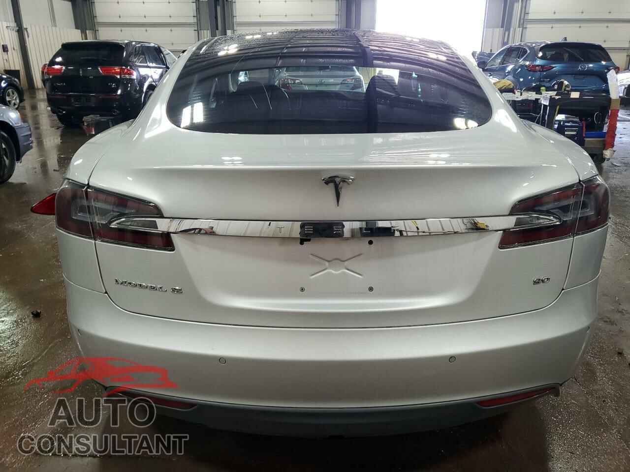 TESLA MODEL S 2014 - 5YJSA1H15EFP51239