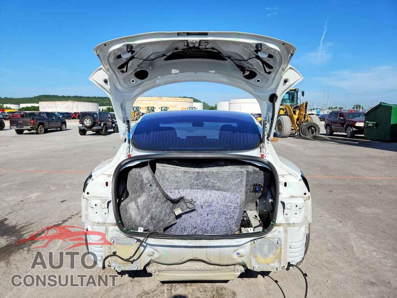 TESLA MODEL 3 2018 - 5YJ3E1EA0JF005689