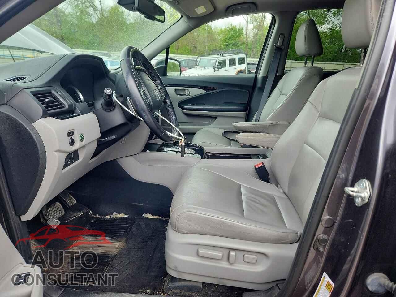 HONDA PILOT 2017 - 5FNYF6H92HB076887