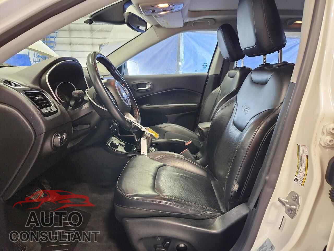JEEP COMPASS 2018 - 3C4NJDCB5JT107329