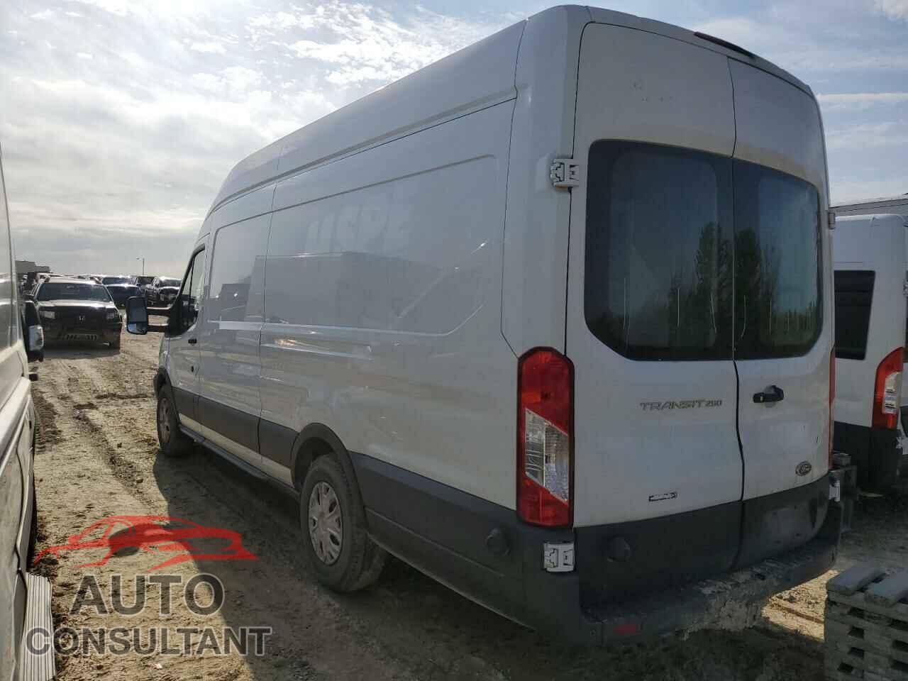 FORD TRANSIT 2017 - 1FTYR3XG9HKB12597