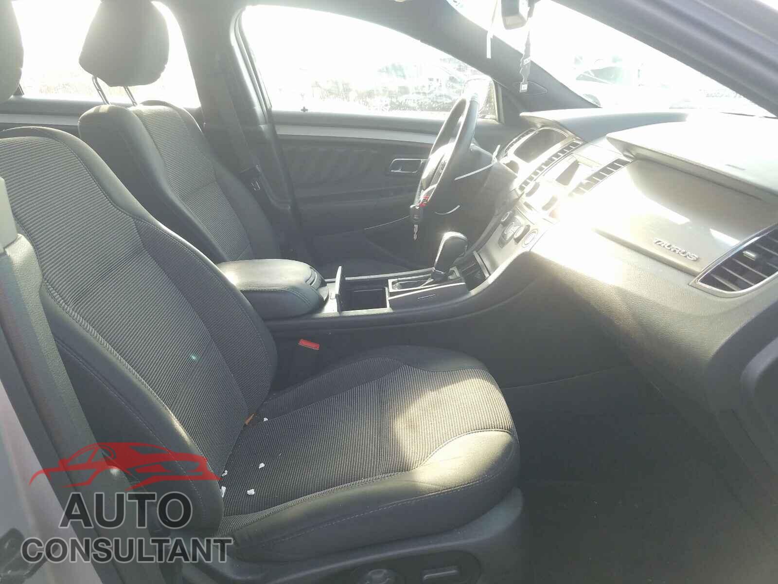 FORD TAURUS 2017 - 1FAHP2E82HG126894