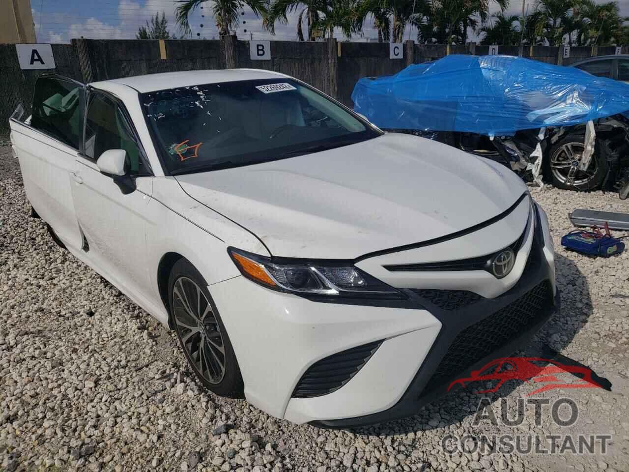 TOYOTA CAMRY 2018 - 4T1B11HK4JU661067