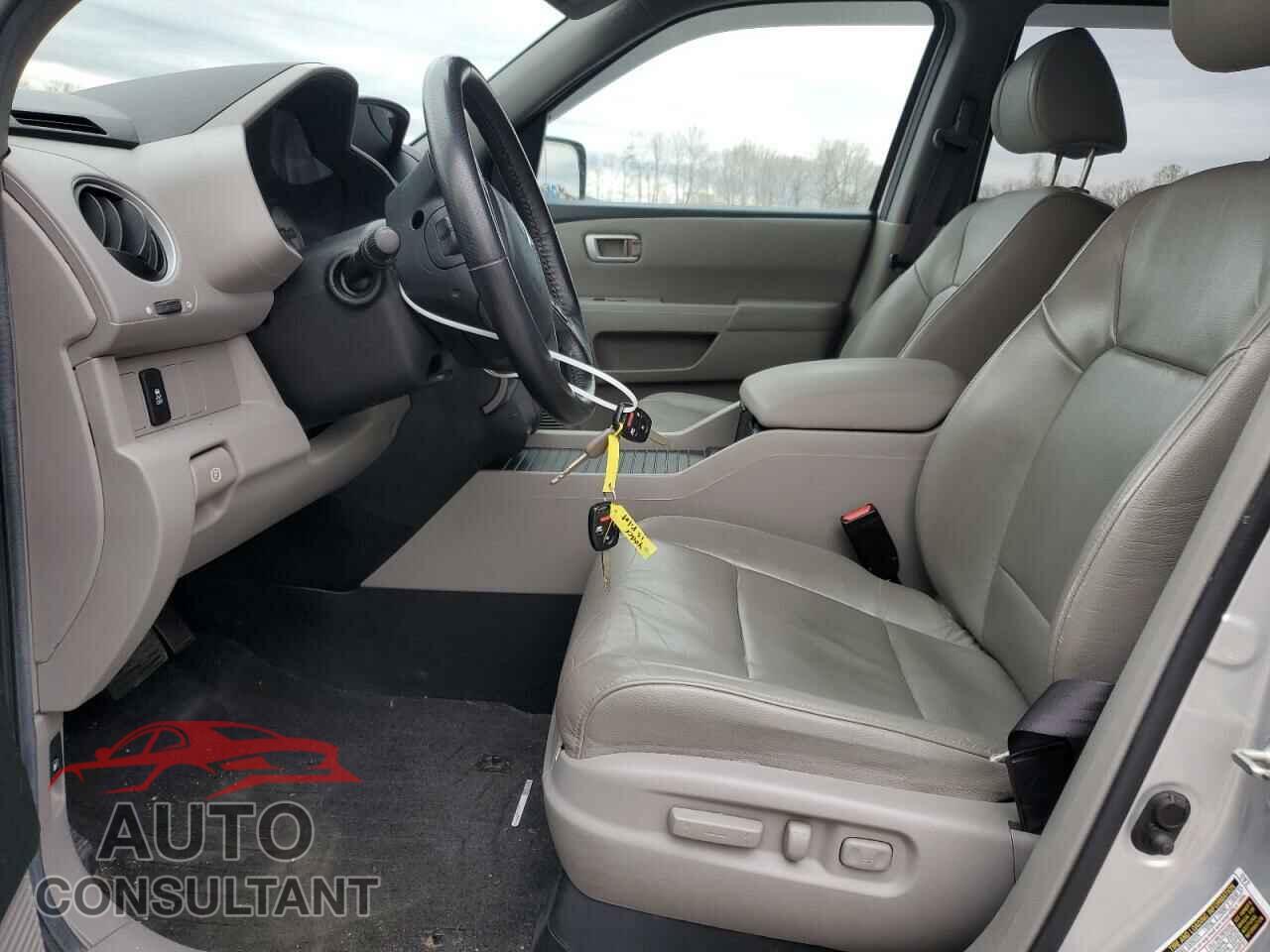 HONDA PILOT 2013 - 5FNYF4H52DB008035