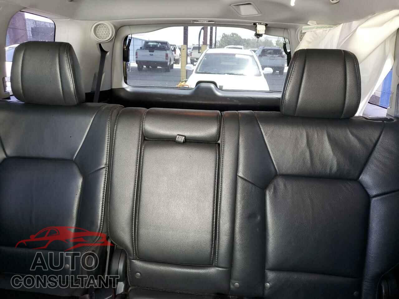 HONDA PILOT 2015 - 5FNYF3H98FB018570