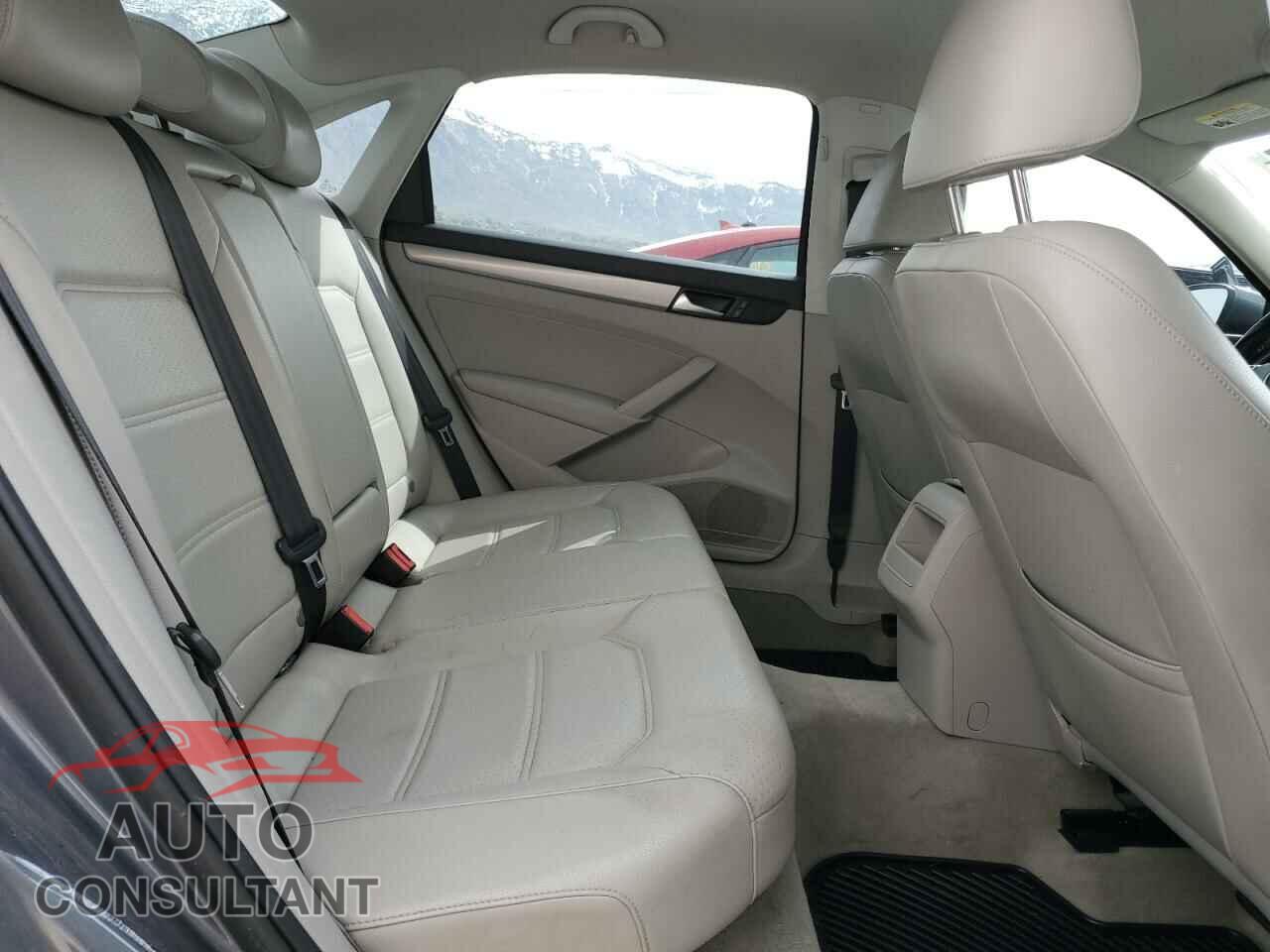 VOLKSWAGEN PASSAT 2014 - 1VWAS7A34EC040357